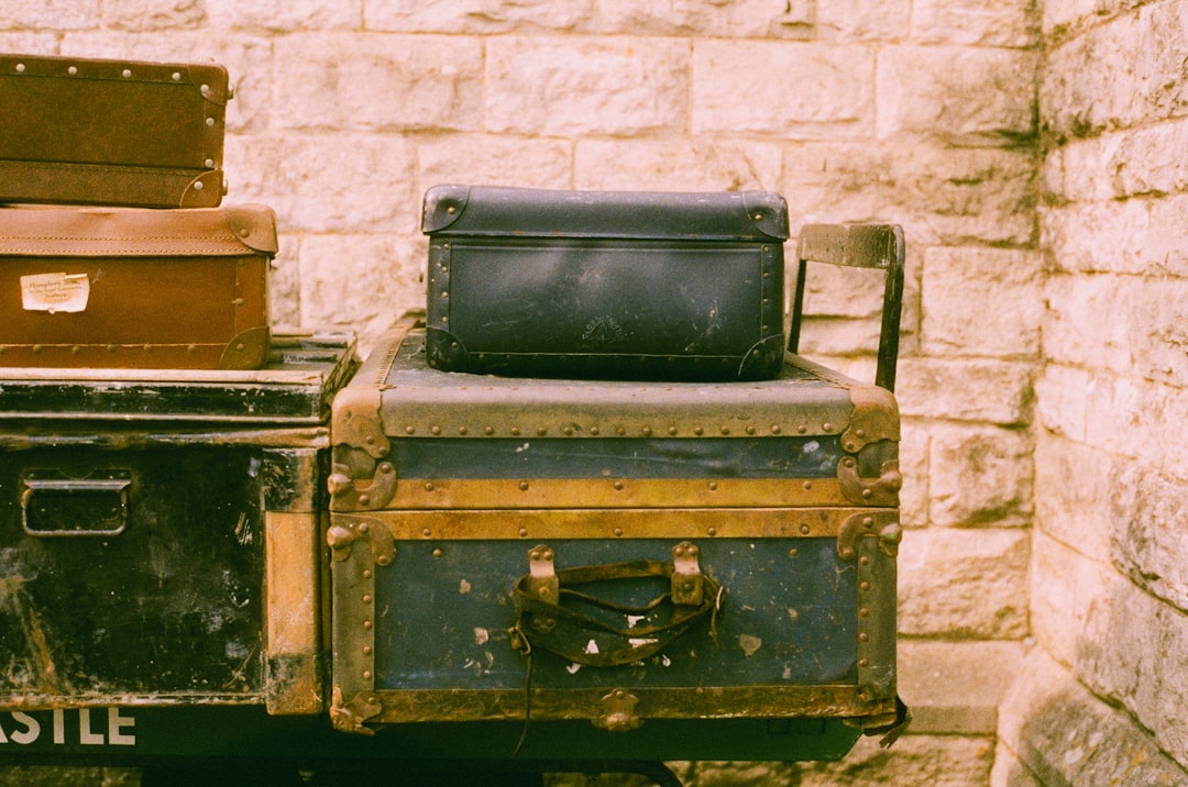 Comparing Hard Shell vs Soft Shell Luggage: Which is Better?